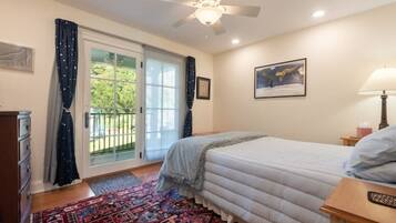 2 bedrooms, desk, iron/ironing board, free WiFi