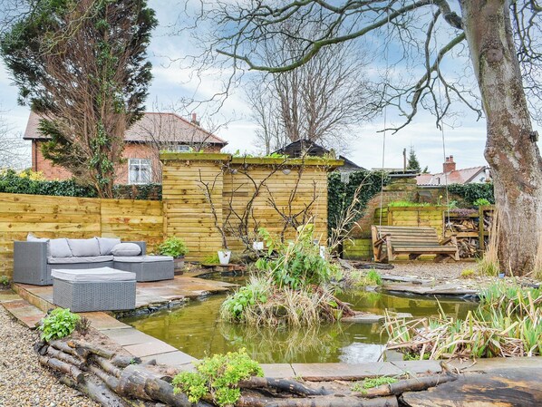 Terrace/patio - Just love the sunken seating area and fire pit in the garden. (Hunmanby, near Filey)