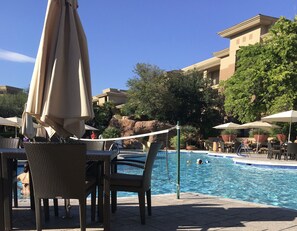 Piscina all'aperto, una piscina riscaldata