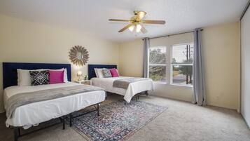 3 dormitorios, tabla de planchar con plancha, wifi gratis y ropa de cama