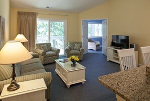 TV - Beautiful Secluded Haven w/ Fully-equipped Kitchen (Hilton Head Island)