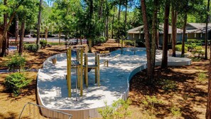 Property grounds - Beautiful Secluded Haven w/ Fully-equipped Kitchen (Hilton Head Island)