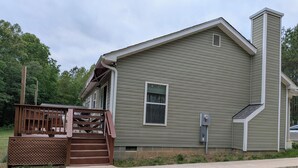 Exterior - 1400 Square feet of space, isolate in  three acres lot. (Sutherland)