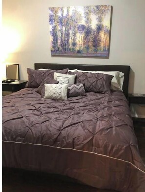 2 bedrooms, iron/ironing board, WiFi - Southern Comfort- 5 min from Cincinnati- 2 Kings (Bellevue)