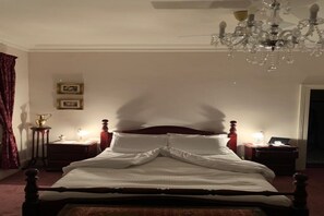 3 slaapkamers, een strijkplank/strijkijzer, gratis wifi, beddengoed