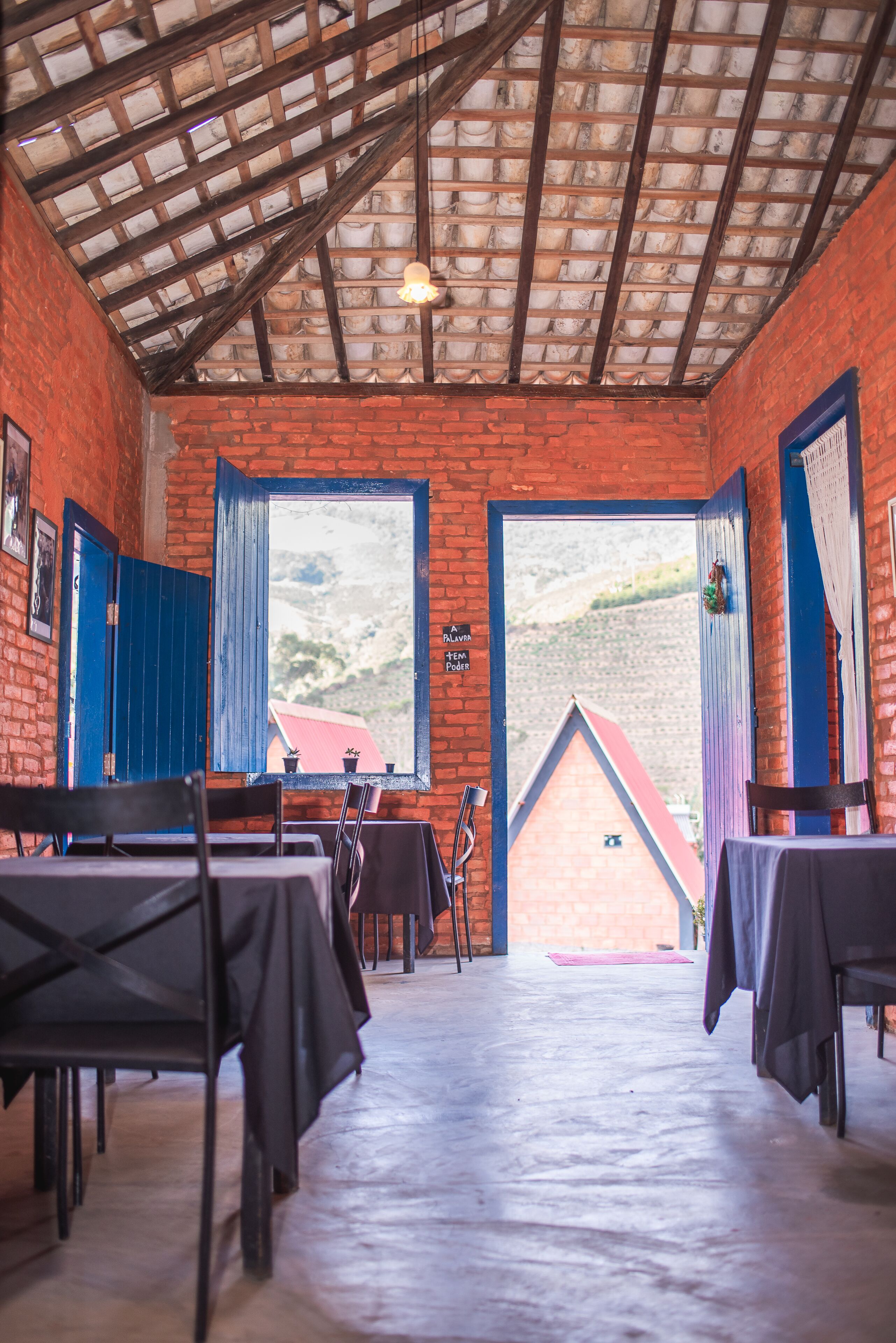 Serviço de café da manhã e jantar, restaurante ao ar livre 