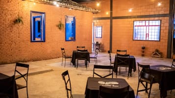 Breakfast, dinner served; farm to table cuisine, al fresco dining