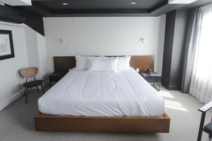 Ropa de cama de alta calidad, colchones con pillow-top y minibar 