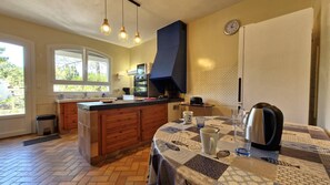 Fridge, microwave, dishwasher, toaster - La Palmyre - DETACHED HOUSE - PARK of the RESIDENCE - WIFI (LA PALMYRE)