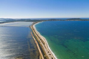 Una spiaggia nelle vicinanze