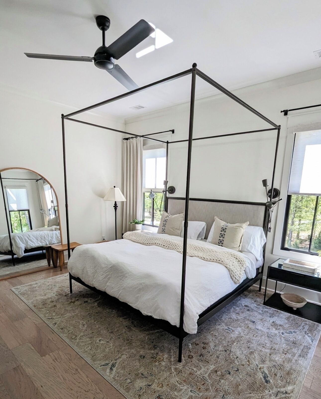 6 bedrooms, desk, iron/ironing board, travel cot