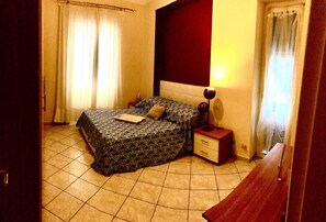 2 quartos, Wi-Fi de cortesia, roupa de cama