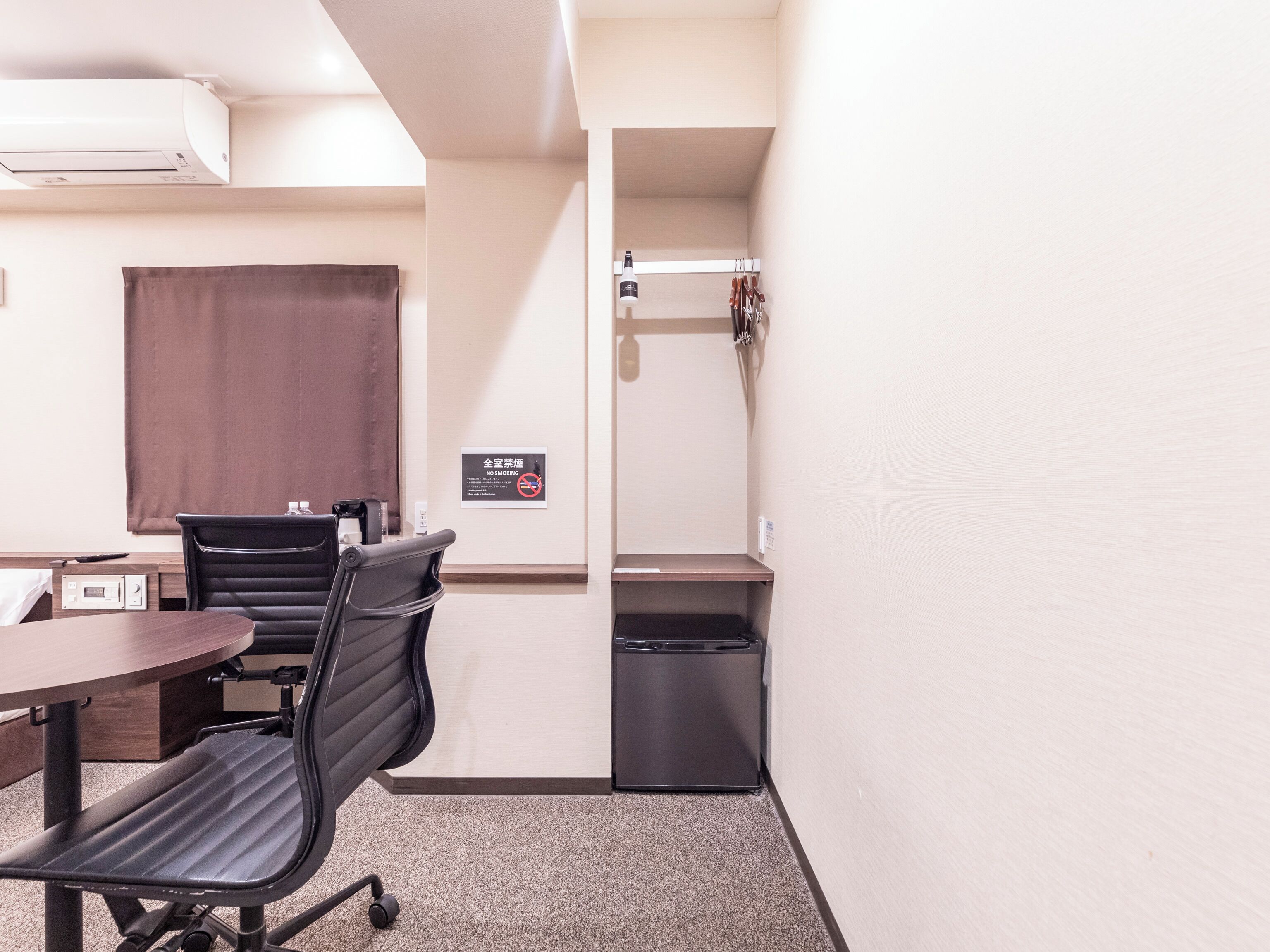 standard double room, non smoking | 1 bedroom, down duvets, in-room safe, desk