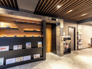 Lobby - Trust Hotel (Hiroshima)