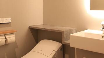 Kamar Double Deluks, Bebas Asap Rokok | Kamar mandi | Bathtub dan shower terpisah dan perlengkapan mandi gratis