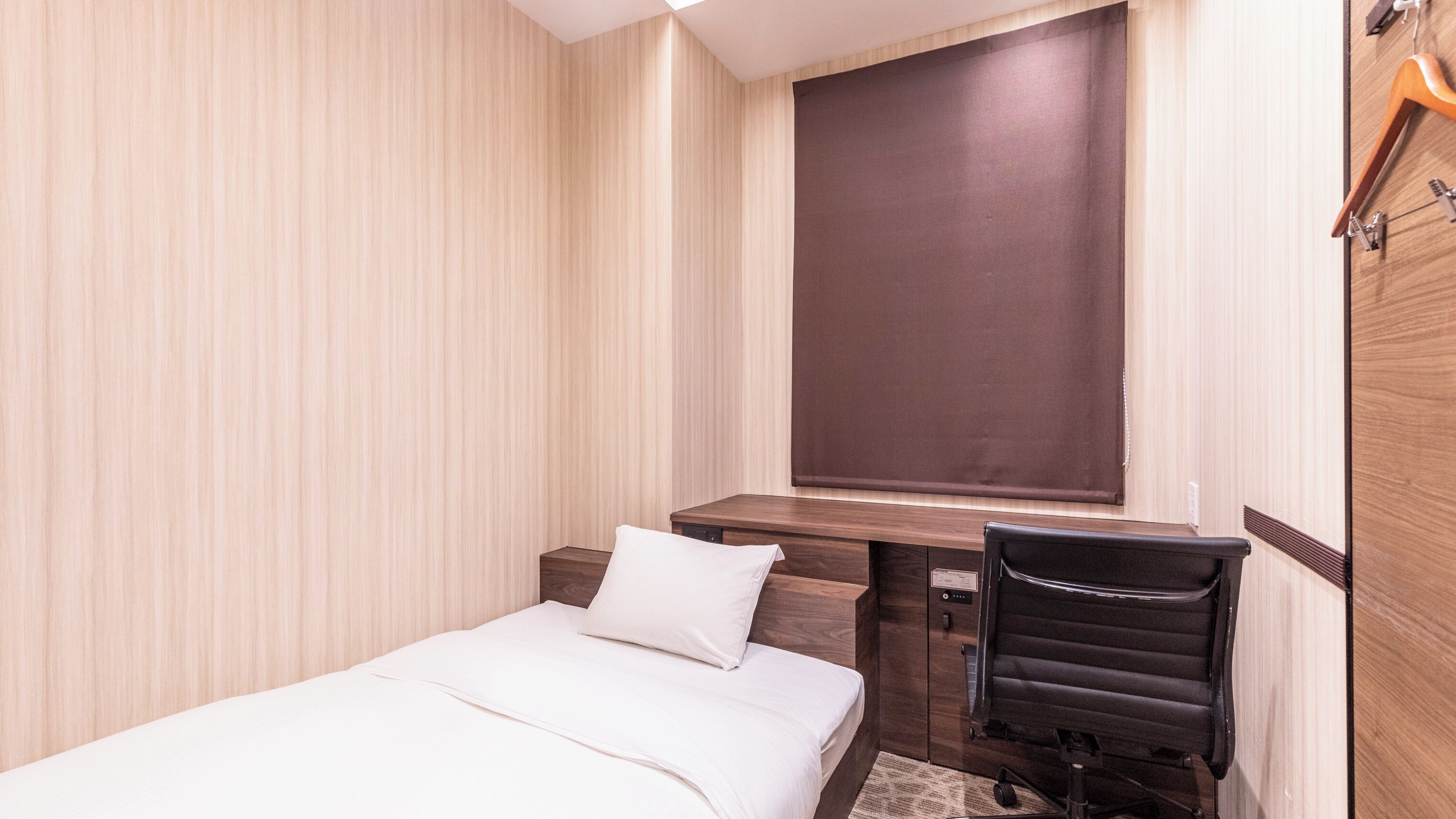 Down duvets, in-room safe, desk, blackout curtains