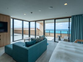 高档床上用品、羽绒被、客房内保险箱、特色装修