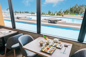 Café da manhã com buffet todos os dias (JPY 3025 por pessoa)