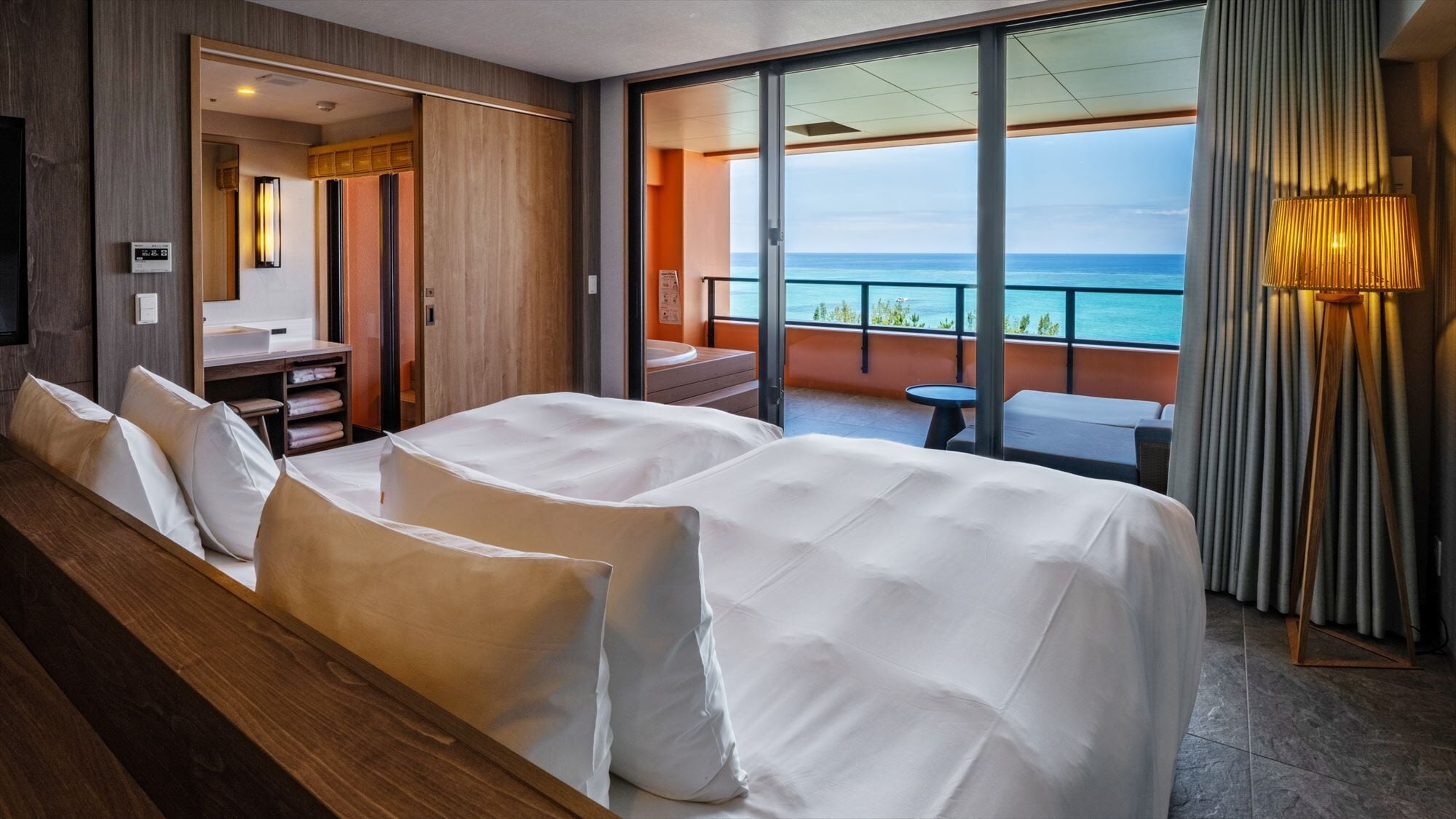 Suite Design, non-fumeurs, vue océan | Literie de qualité supérieure, couette en duvet d'oie