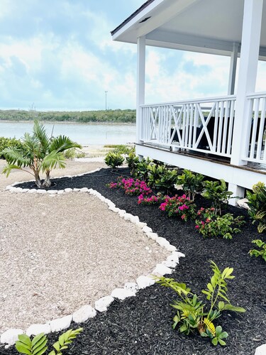 Lake Cottage: Relaxing Cottage with jacuzzi -2 mn walk to Tropic of Cancer beach