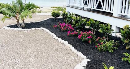 Lake Cottage: Relaxing Cottage with jacuzzi -2 mn walk to Tropic of Cancer beach