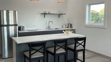 Réfrigérateur, micro-ondes, four, lave-vaisselle