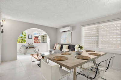 Modern Remodel, Solar Panel Cistern Jacuzzi, Great Location, Free washer & dryer