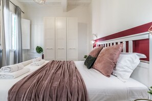 2 Schlafzimmer, Schreibtisch, Bügeleisen/Bügelbrett, WLAN