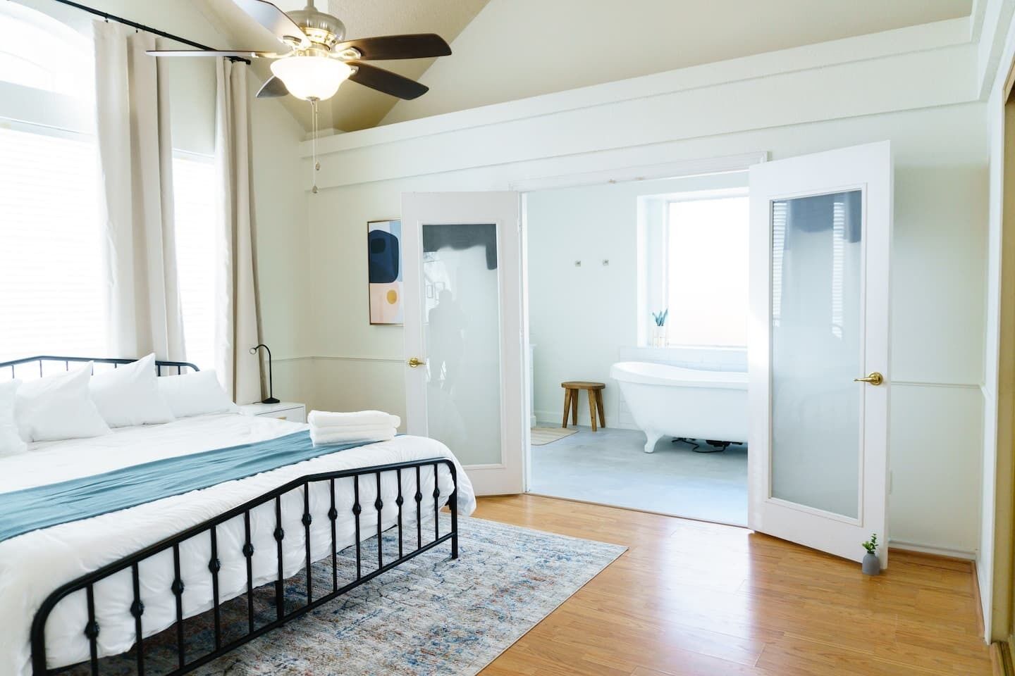 3 bedrooms, memory foam beds, desk, blackout drapes