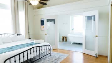 3 Schlafzimmer, Betten mit Memory-Foam-Matratzen, Schreibtisch