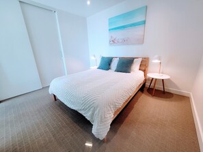 1 bedroom, iron/ironing board, free WiFi, bed sheets - CityViews @ Glenelg * Pool/Beach * Free Parking * Wifi * (Glenelg)