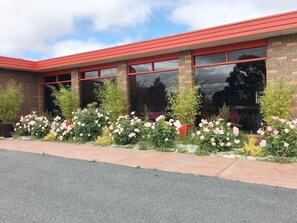 Front of property - Statesman Motor Inn (Ararat)
