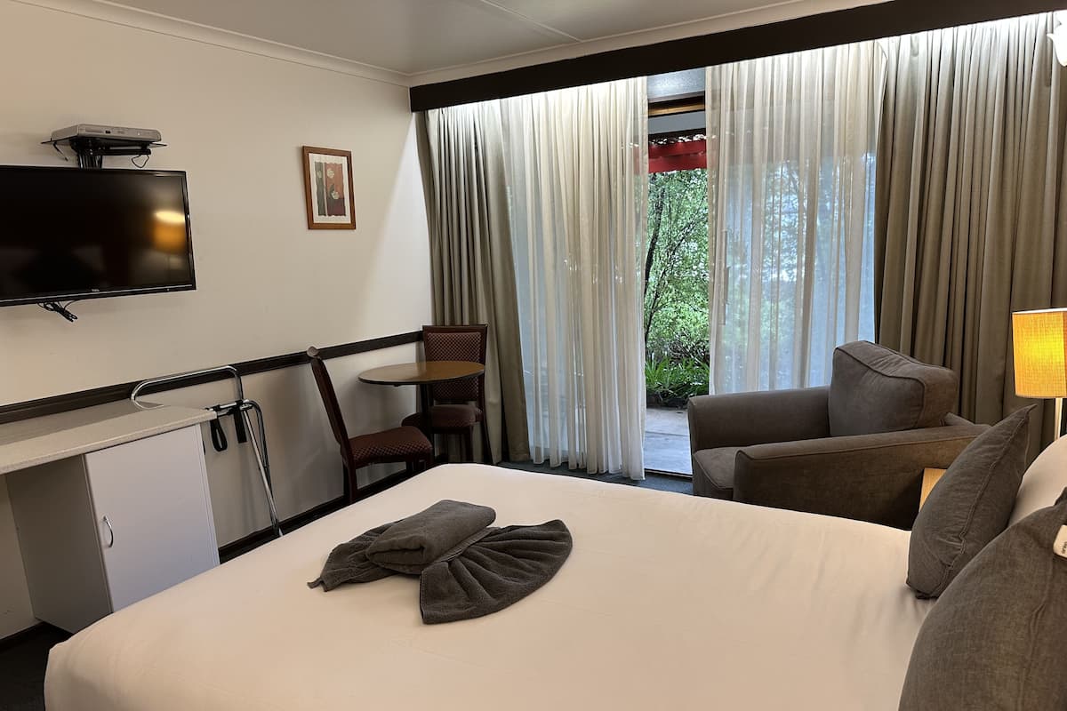 Standaard tweepersoonskamer | Een bureau, gratis wifi, beddengoed, rolstoeltoegankelijk
