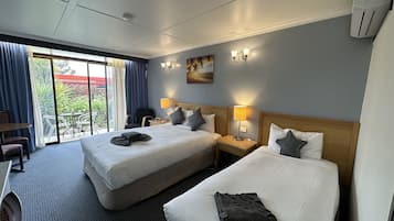 Standard Twin Room | Desk, free WiFi, bed sheets, wheelchair access