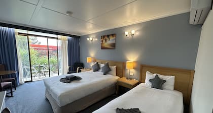 Statesman Motor Inn