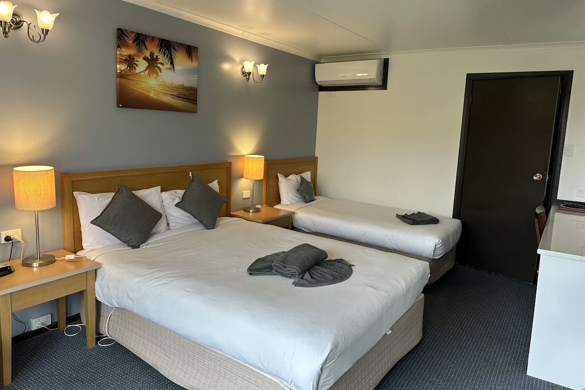 Standaard Twin kamer | Een bureau, gratis wifi, beddengoed, rolstoeltoegankelijk