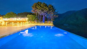 Outdoor pool - Gapyeong JH Poolvilla & Glamping (Gapyeong)