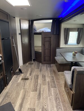 1 bedroom - Comfortable Updated RV Camper (Okeechobee)