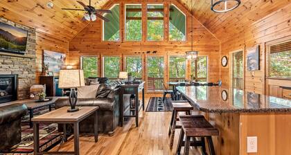 ⛰️Beautiful Heated Pool Cabin, Hot Tub, Games & More!🌄