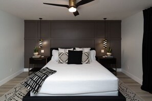 4 habitaciones, escritorio y tabla de planchar con plancha 