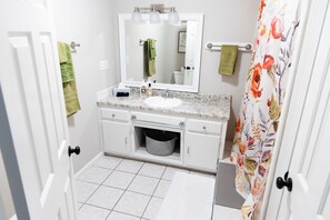 Deluxe Double Room | Bathroom