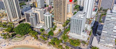 Beach nearby, sun-loungers, beach towels