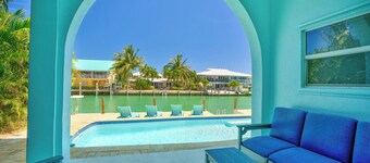 P71 - 7 bed, 6 bath up/down duplex in Key Colony!