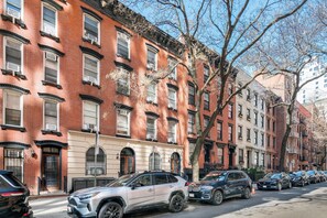 Unclassified image, 5 of 8, button