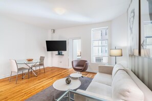 Unclassified image, 3 of 8, button