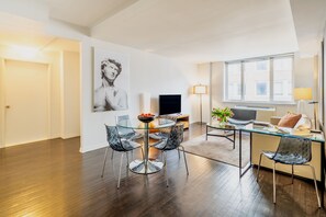 Unclassified image, 2 of 7, button