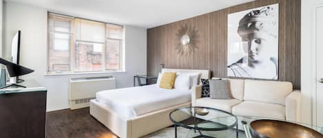 Tabla de planchar con plancha, wifi gratis, ropa de cama