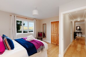 3 slaapkamers, een strijkplank/strijkijzer, wifi, beddengoed