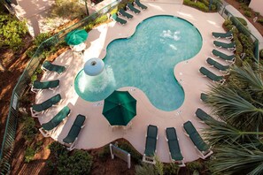 Outdoor pool - The Waterside Resort Condos (Hilton Head Island)