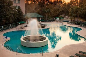 Outdoor pool - The Waterside Resort Condos (Hilton Head Island)